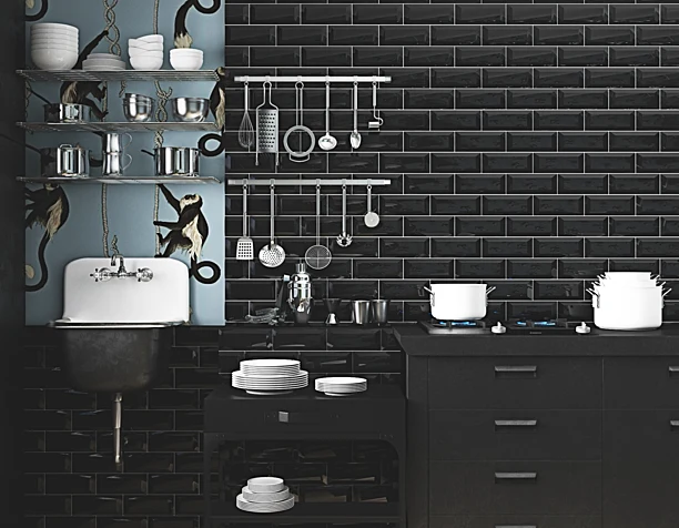 BLACK KITCHEN
