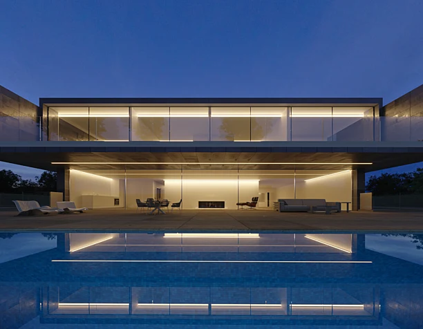 Aluminum House / Fran Silvestre Arquitectos по референсу