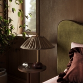 Спальня в оттенках осени