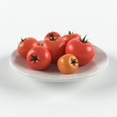 томаты на тарелке