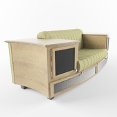 диван с  деревянными подлокотниками