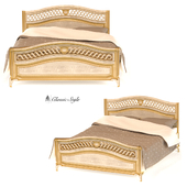 Классическая кровать с золотой патиной