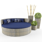 Braided round chaise longue and flowerpot with tuya