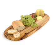 Продукты на доске, хлеб, виноград, сыр и клубника для пикника