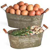 Декоративные корзинки с куриными и перепелиными яйцами
