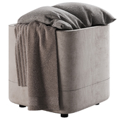 124 Laundry basket with towels