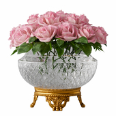 Букет роз в стеклянной вазе